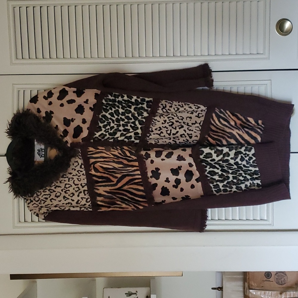 Like new! Vintage Storybook Knits wild cat print sweater